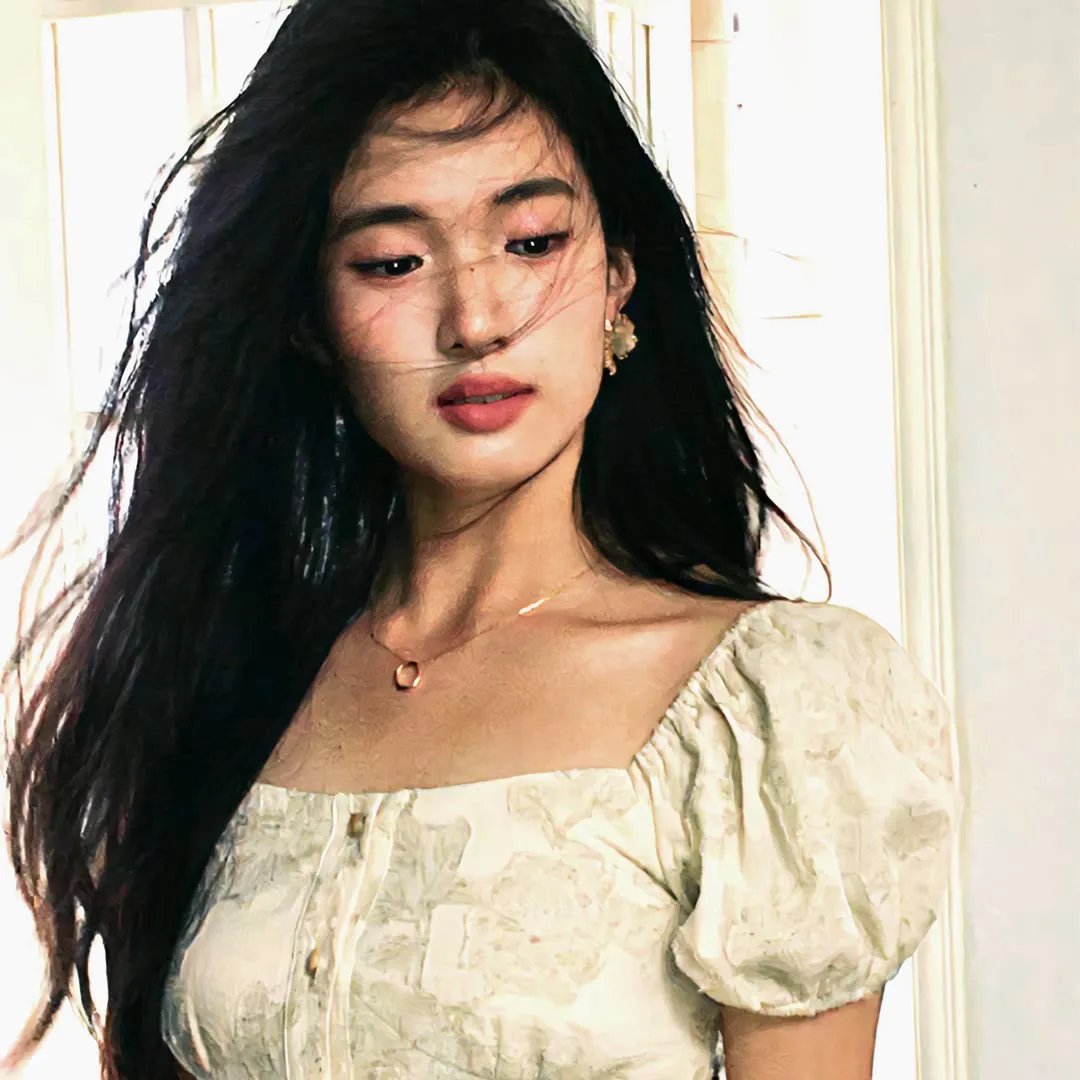 夏日天空的那匹红马